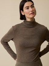 Rollkragenshirt aus Bio Wolle, walnuss melange